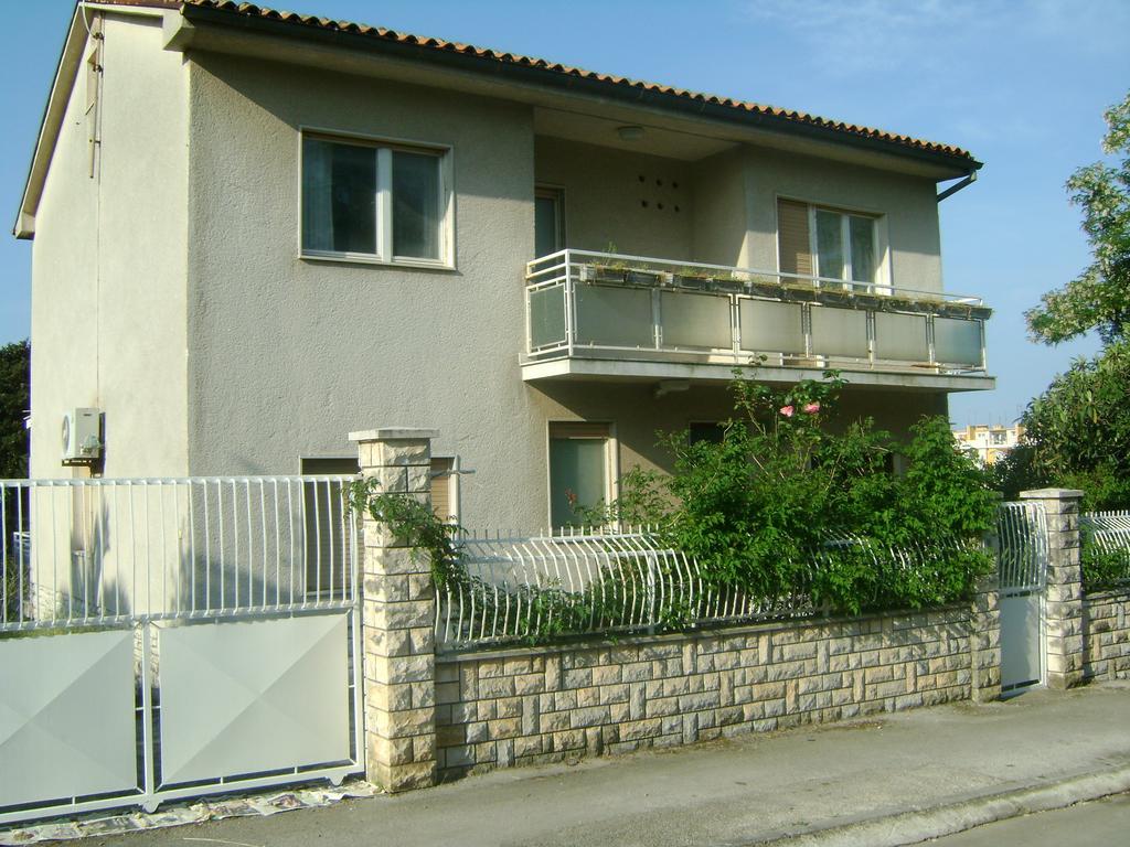 Apartment For Holidays In Pula Eksteriør billede